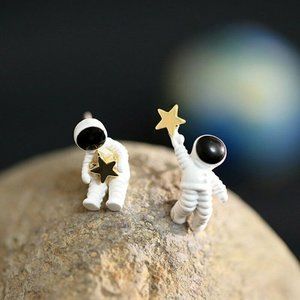 NWOT *RARE* Astronaut Spacemen Studs
